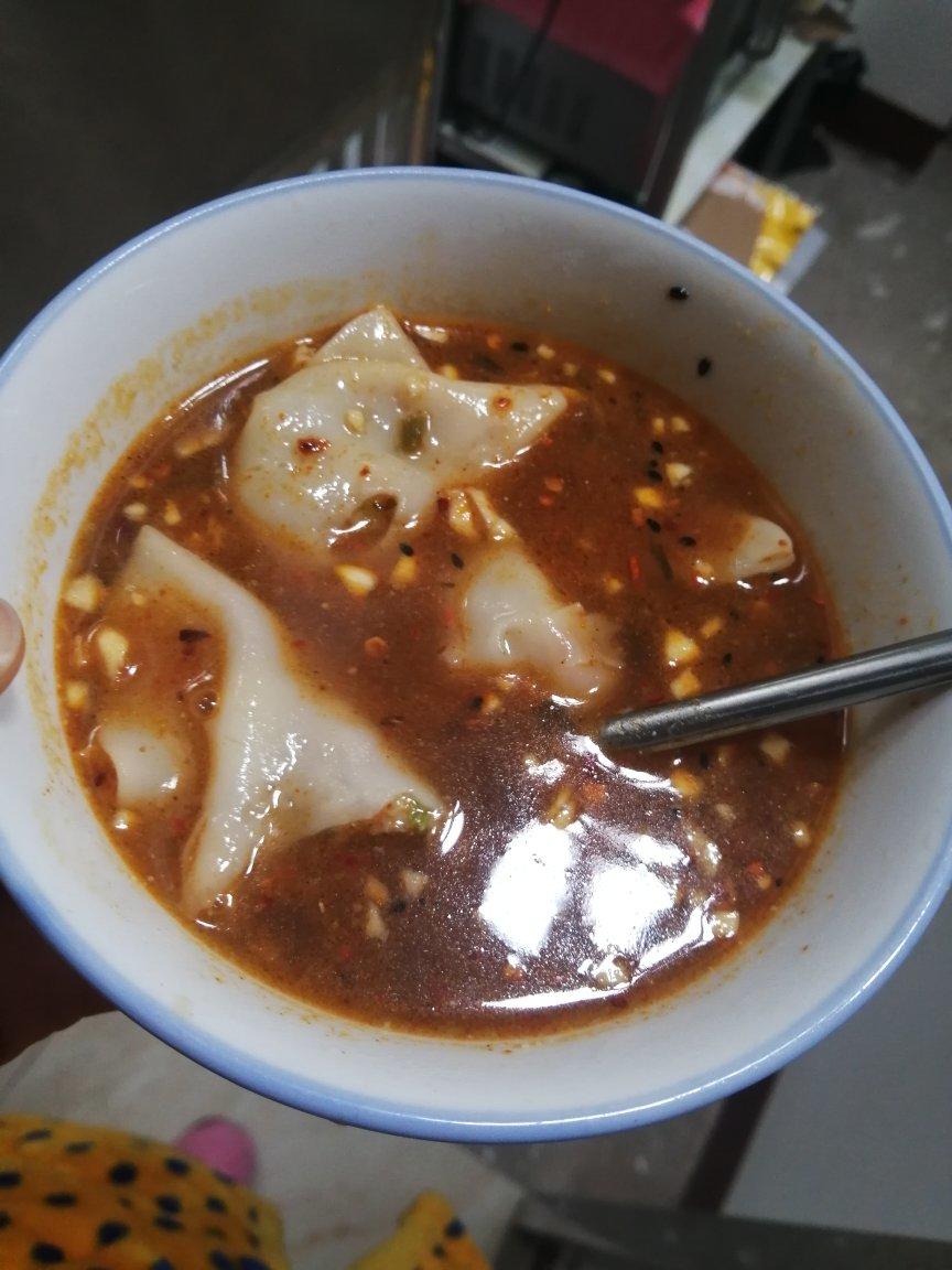 省时又便捷，没人能抗拒这碗酸汤水饺！🥟
