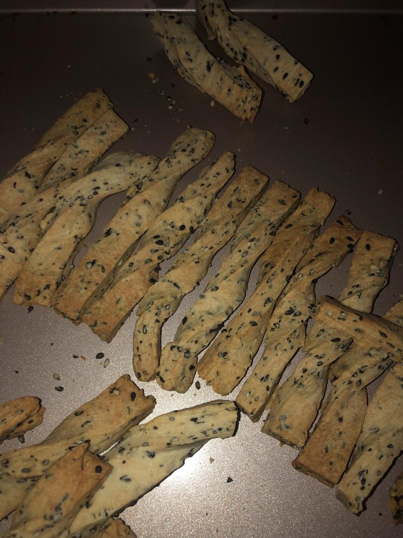 椒盐芝麻咸饼干棒