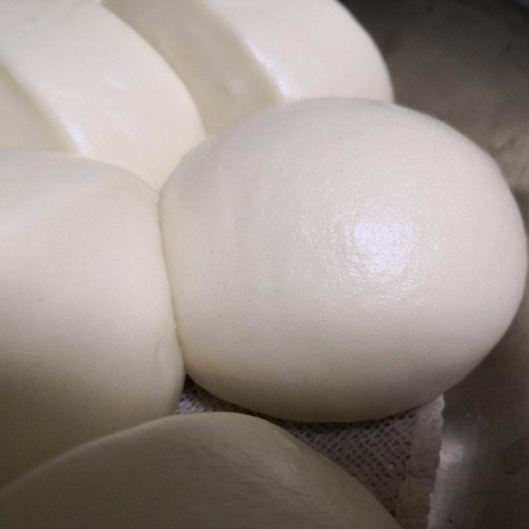 像面包般柔软的奶香馒头（最简单的揉面做法)