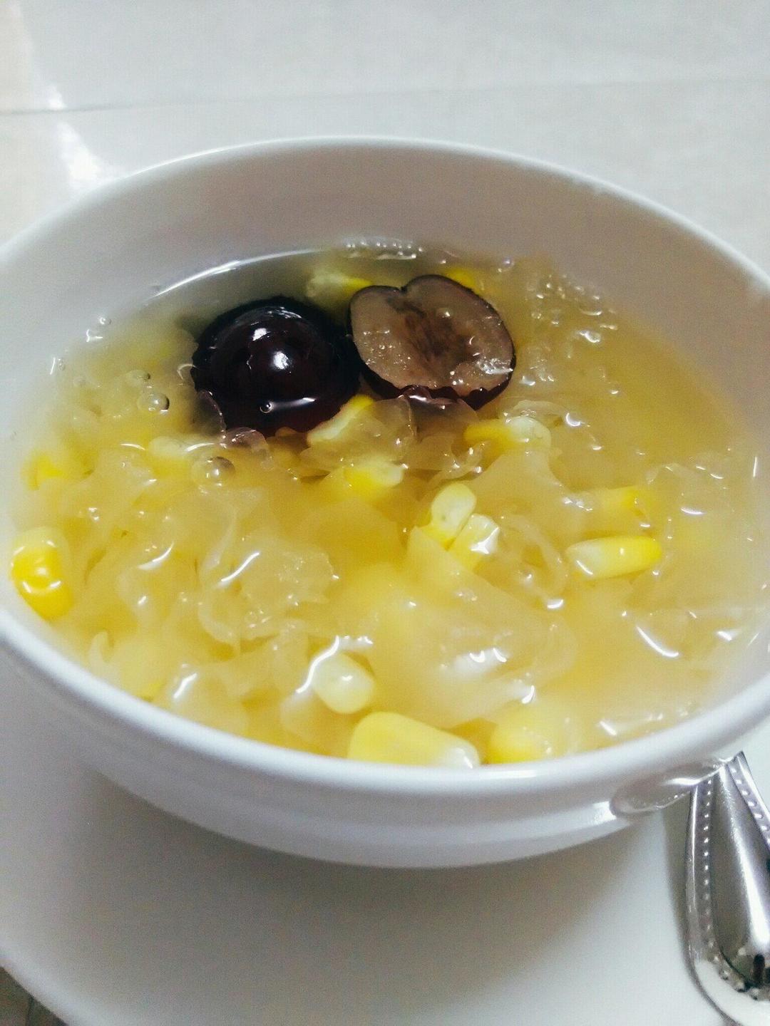 银耳玉米红枣糖水的做法
