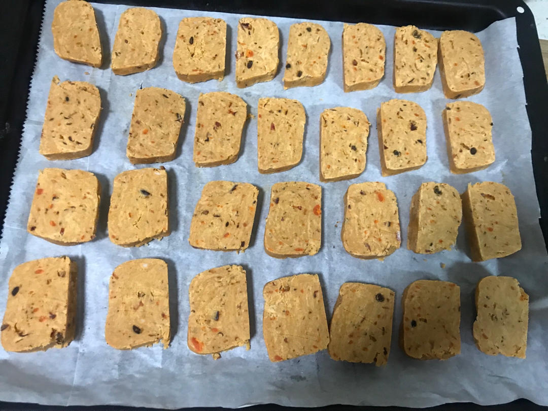 用不完的火锅底料别扔，可以做火锅底料饼干！