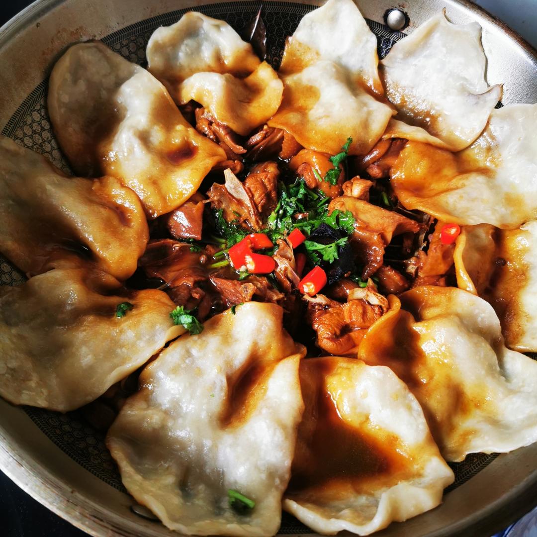 地锅鸡，教你贴饼子好吃的小技巧~
