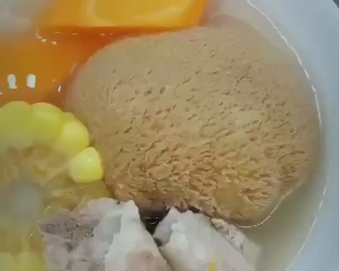 猴头菇玉米红萝卜排骨汤