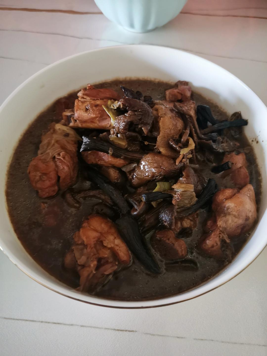 厨师长教你：“小鸡炖蘑菇”的家常做法，汤鲜肉美味，先收藏起来