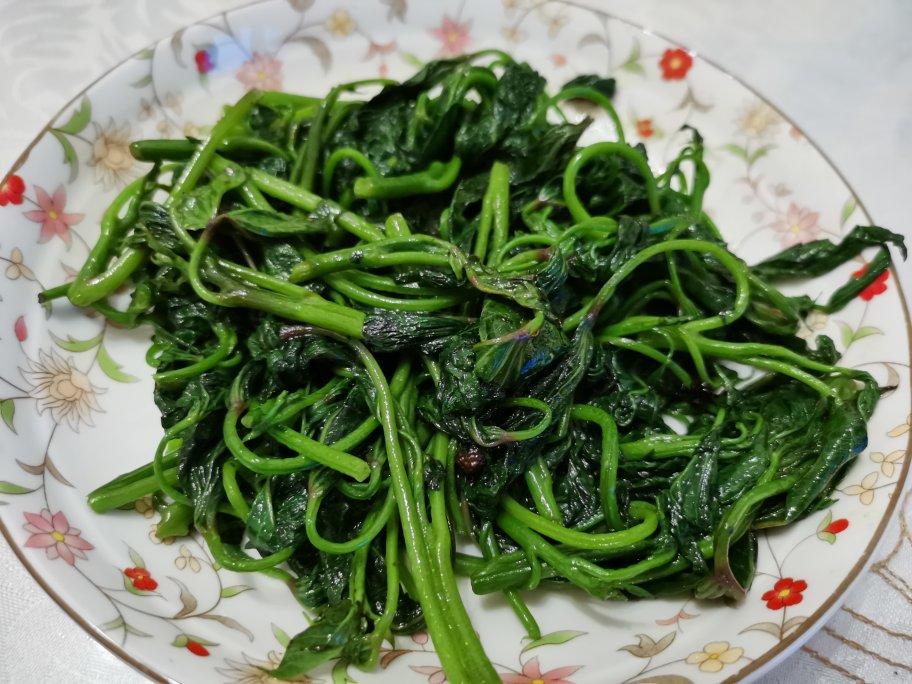 清炒苕尖（红薯叶）