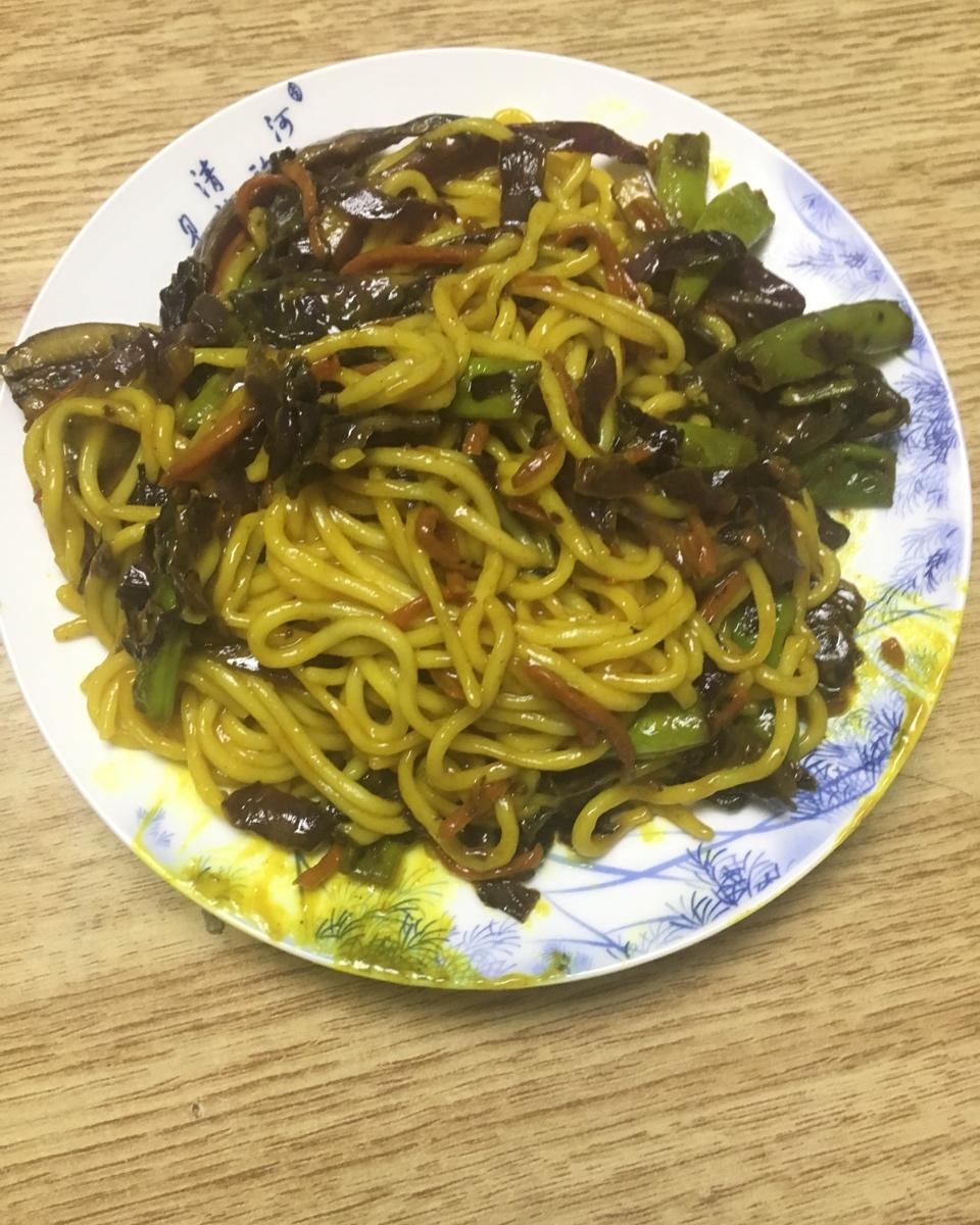咖喱炒面（紫椰菜咖喱炒面）