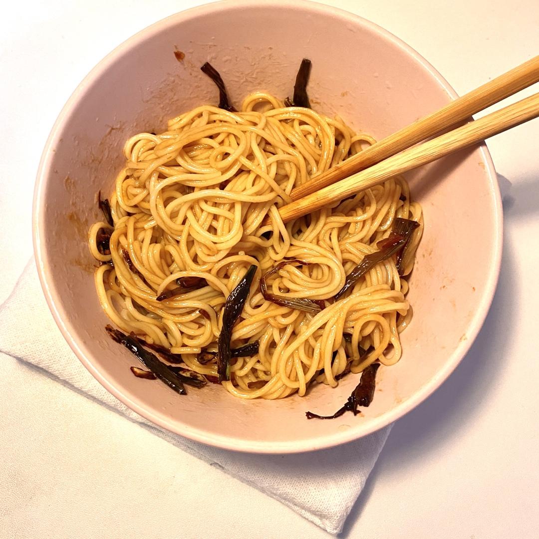 10分钟搞定的一碗葱油拌面
