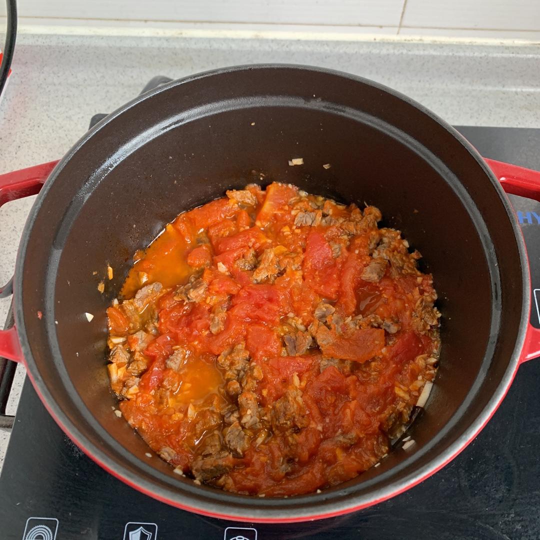 厨师长教你：“西红柿炖牛肉”的家常做法，营养又美味