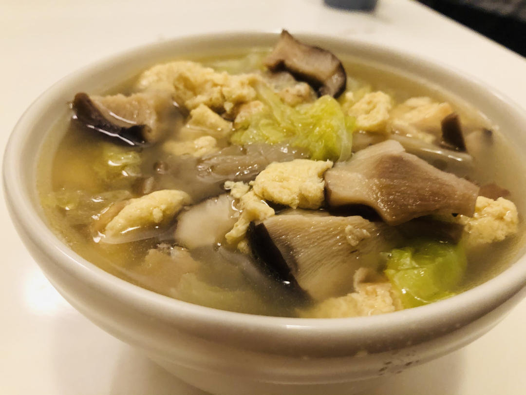 厨师长教你：“香菇白菜汤”的家常做法，简单易学营养美味