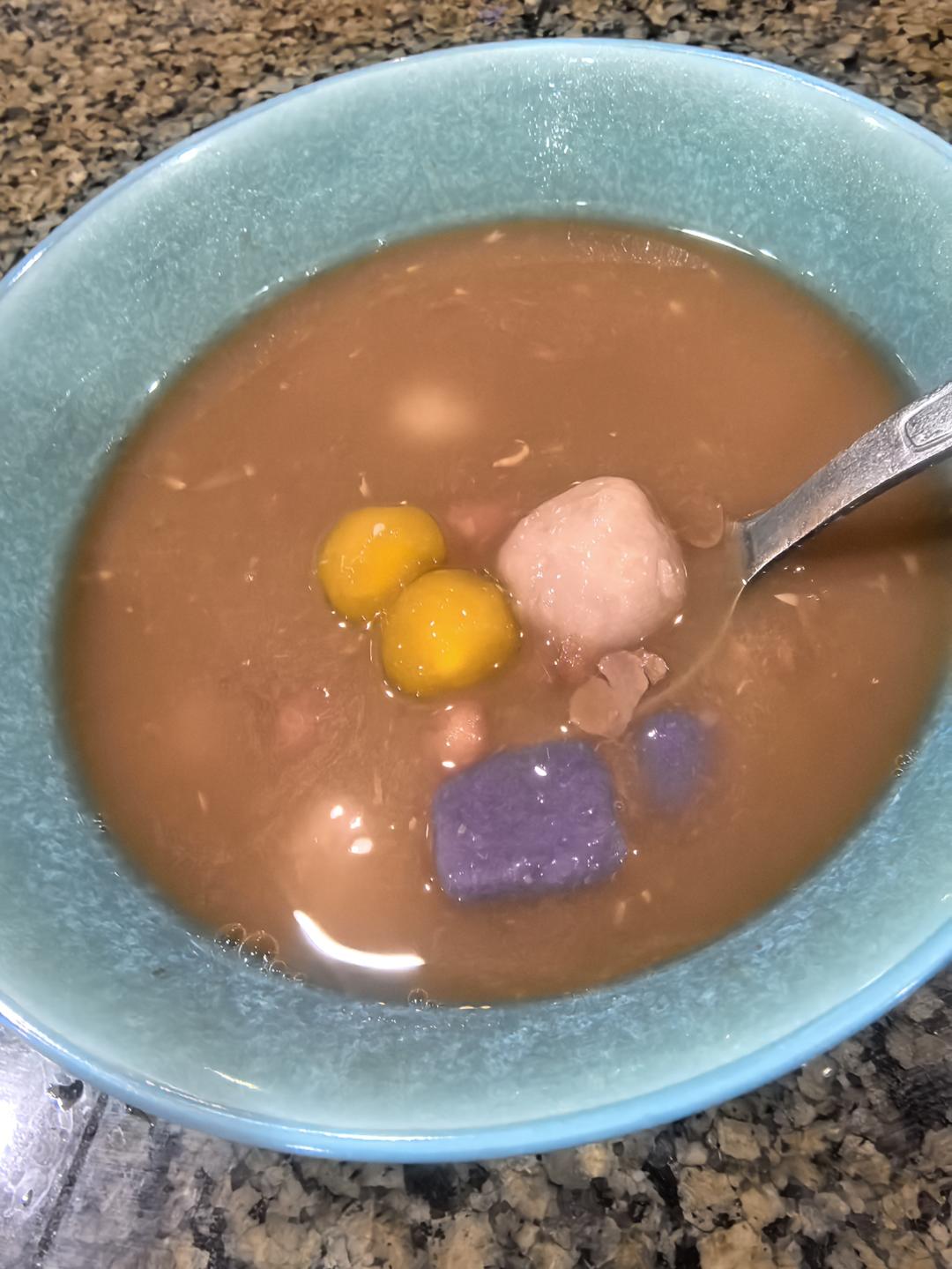 自制鲜芋仙芋圆（另附: 蜜红豆和仙草冻的做法）