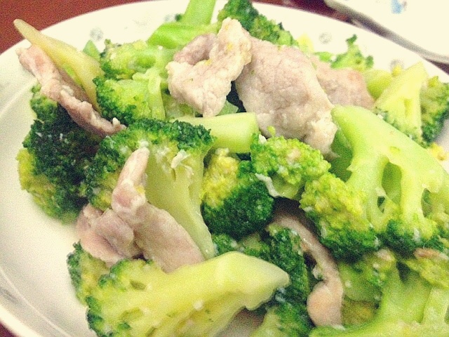 西兰花炒肉片