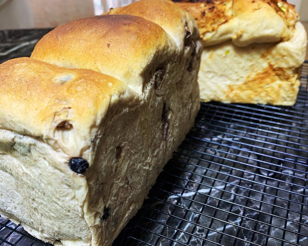 吐司——红酒蓝莓&香葱肉松