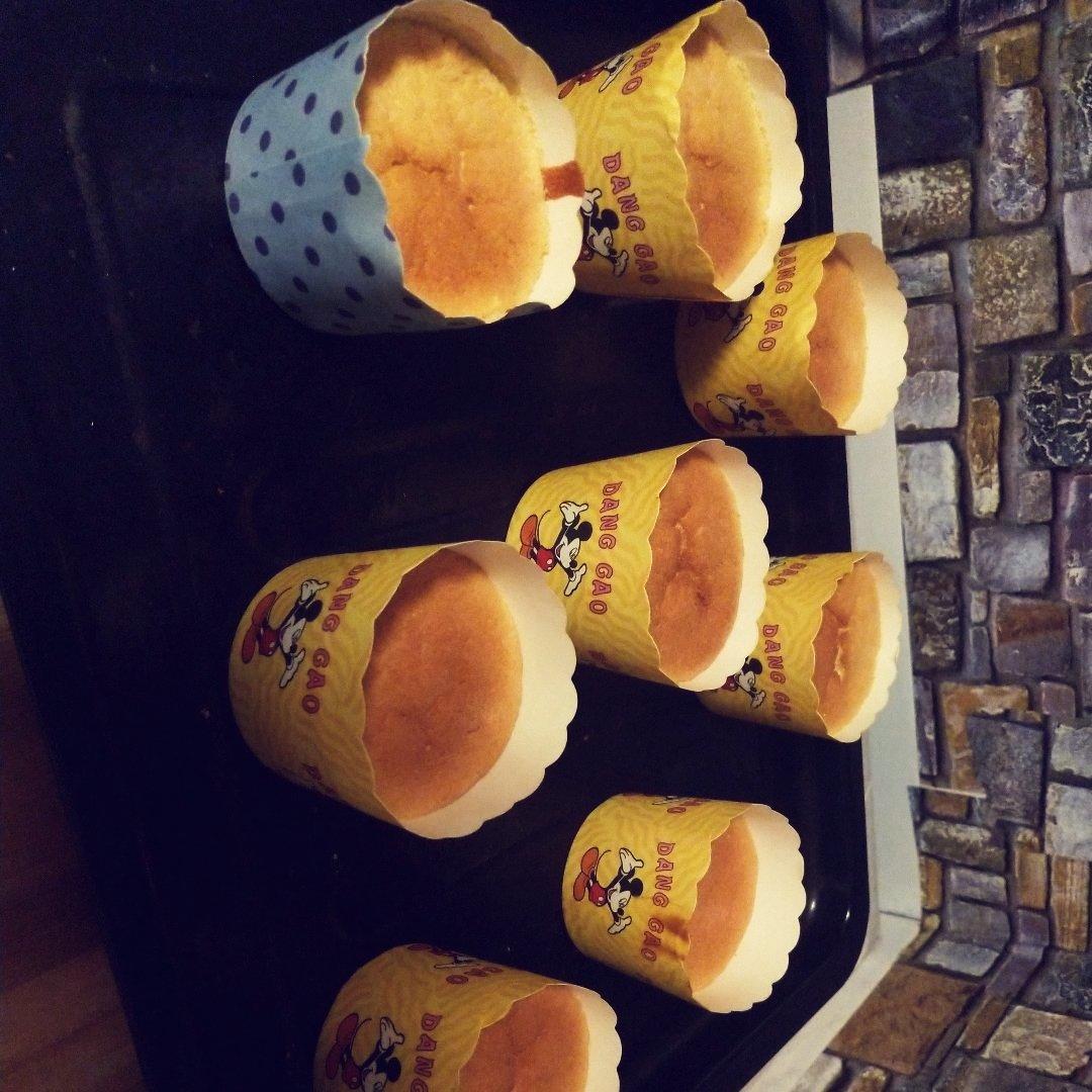 软绵绵戚风纸杯蛋糕