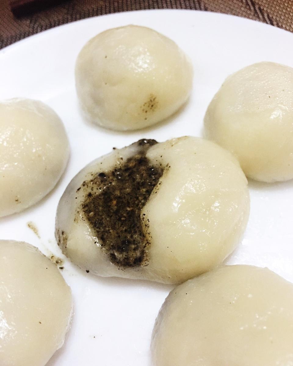 花生黑芝麻汤圆