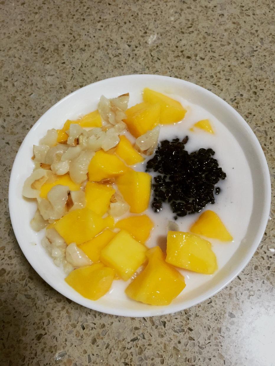 芒果椰汁黑糯米的做法
