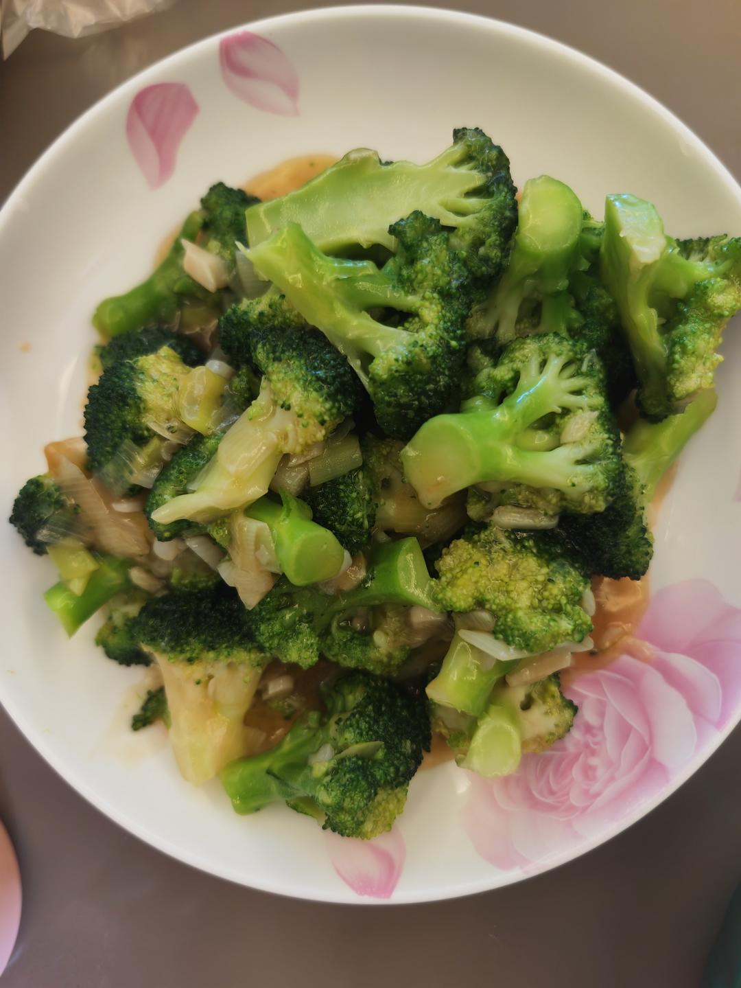 好吃到爆的耗油蒜蓉西兰花(从不修图，喜欢请关注)