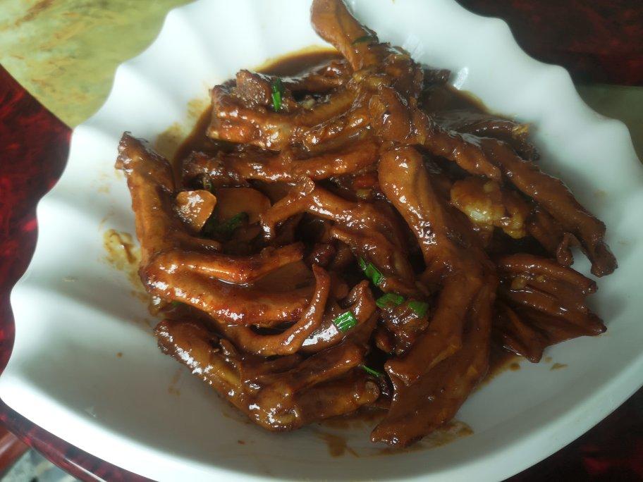 红烧鸭掌煲