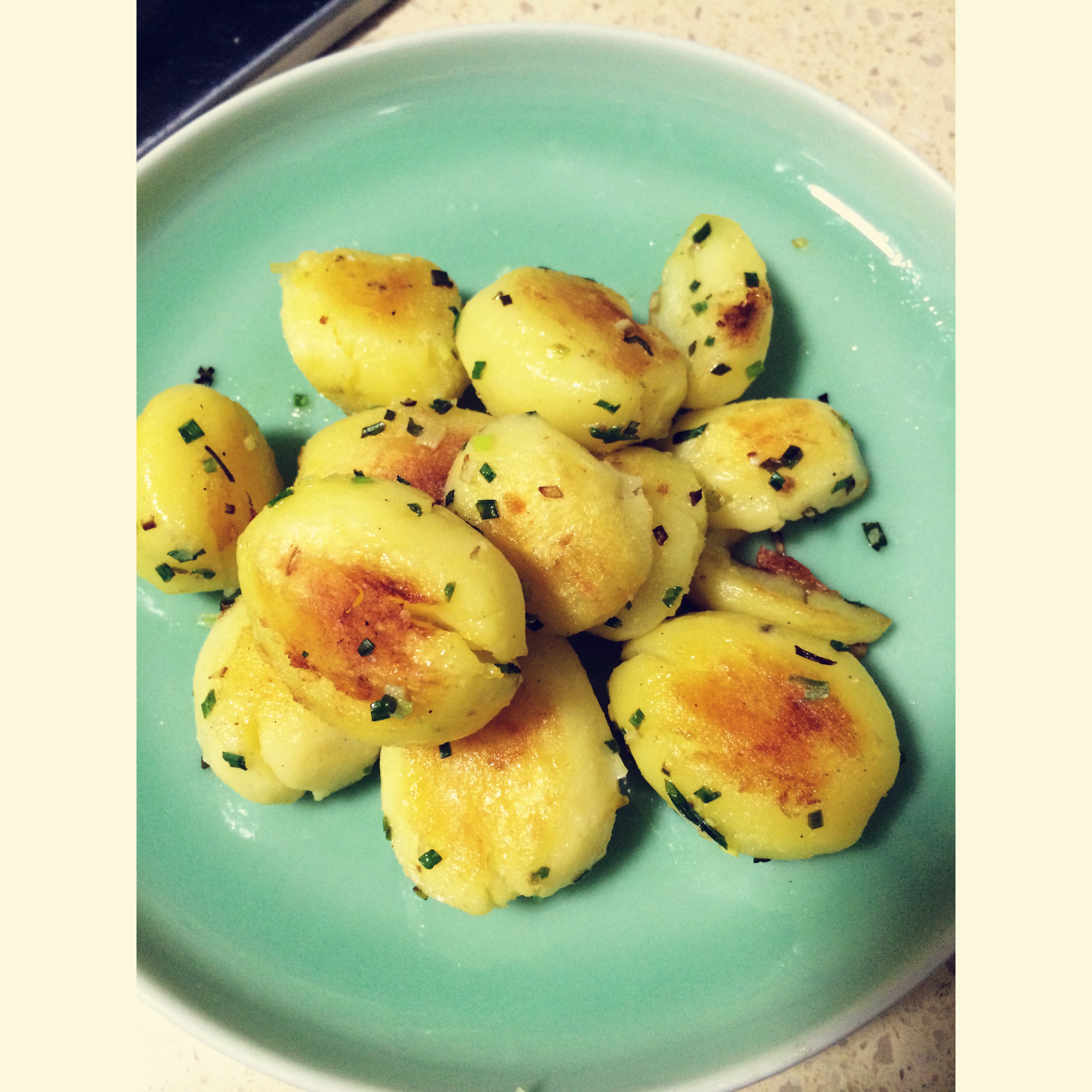 宁波葱香煎小洋芋