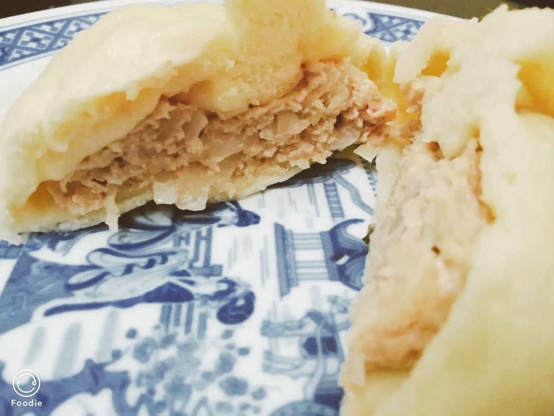 松软多汁的肉包子