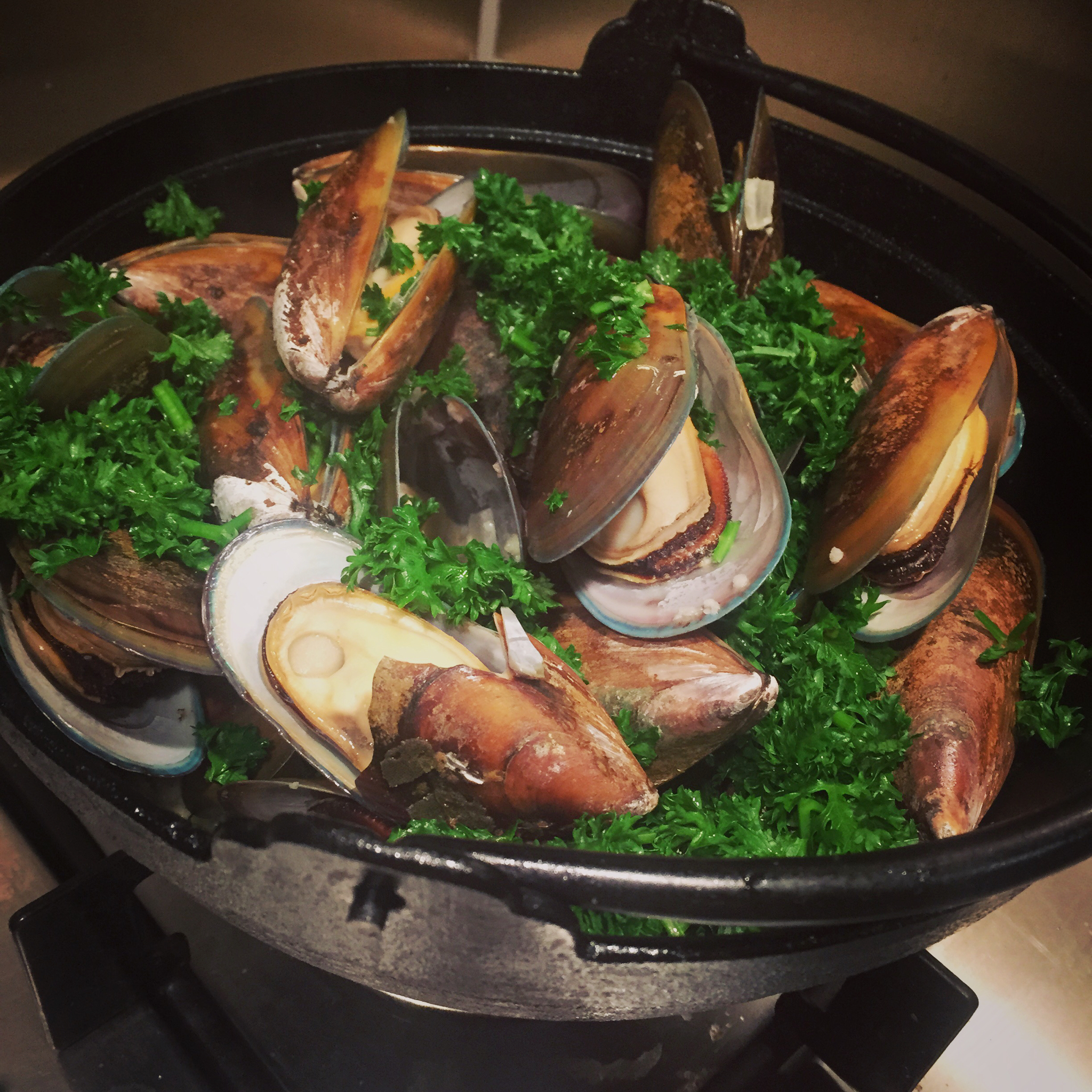 Steamed mussels with wine and cream 法式奶油青口贝
