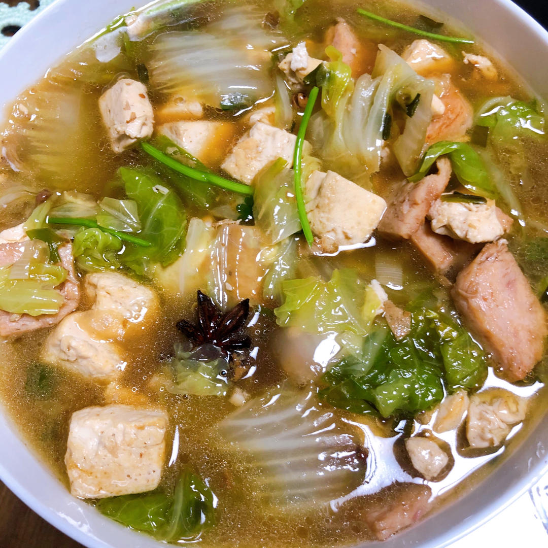 家常白菜炖粉条加豆腐泡