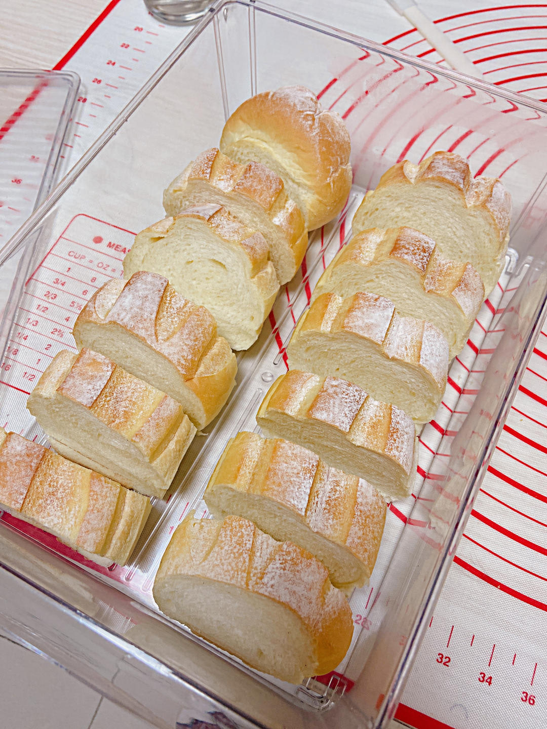 像吃海绵蛋糕的双倍特浓牛奶哈斯