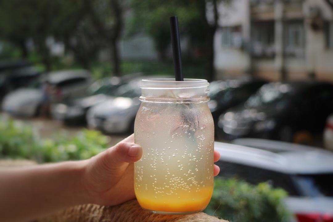 芒果百香果苏打