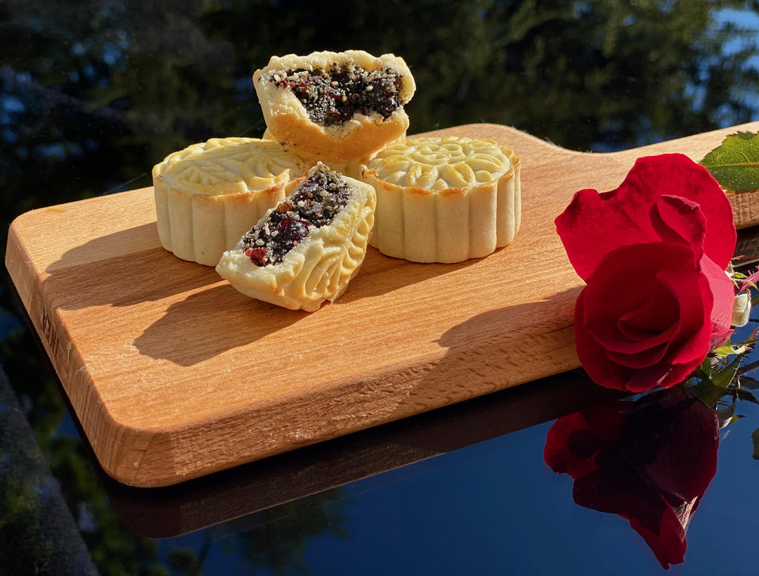 玫瑰蜜饯香芝麻月饼的做法