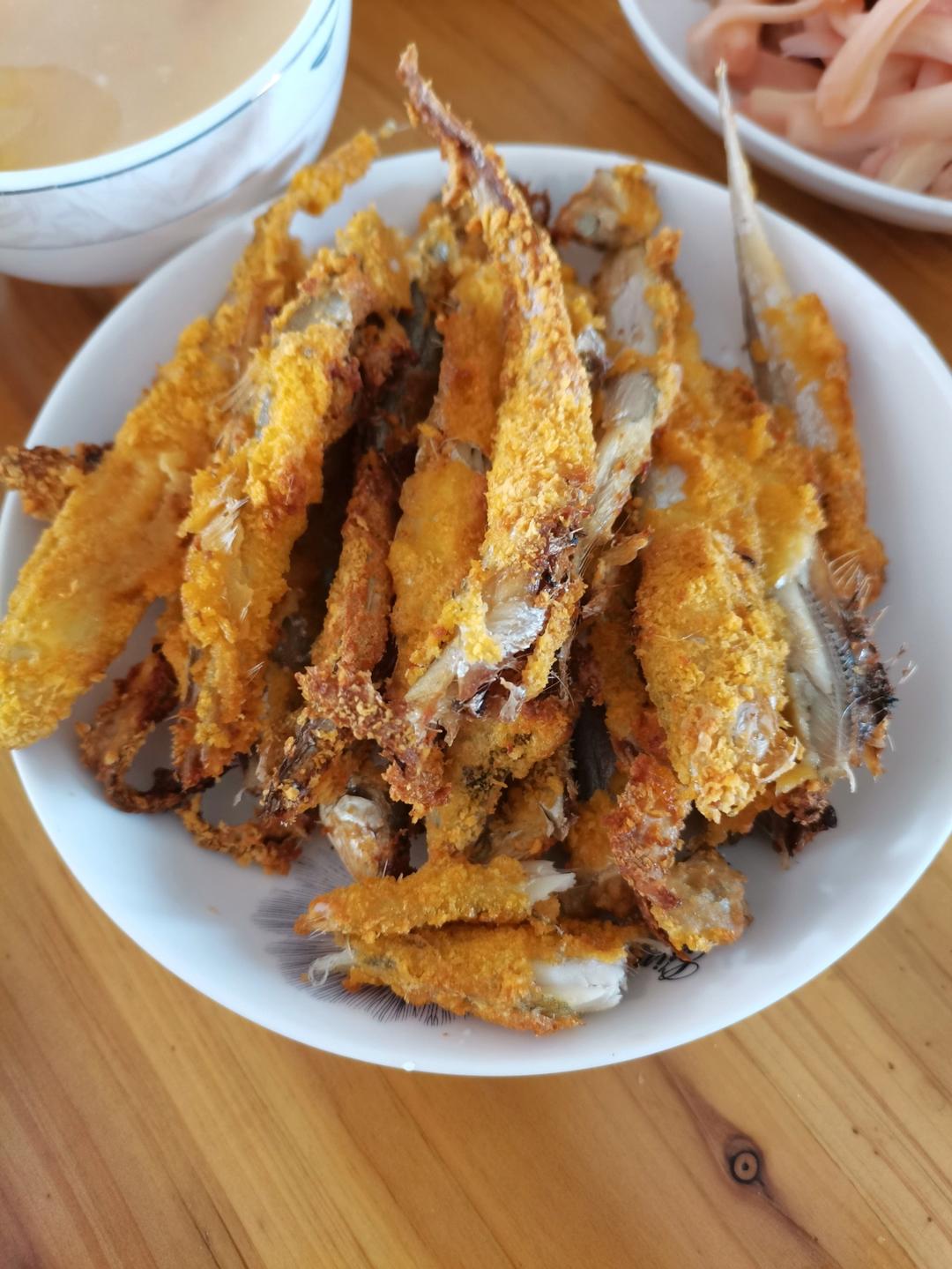 炸小鱼~超级好吃喔！🐟