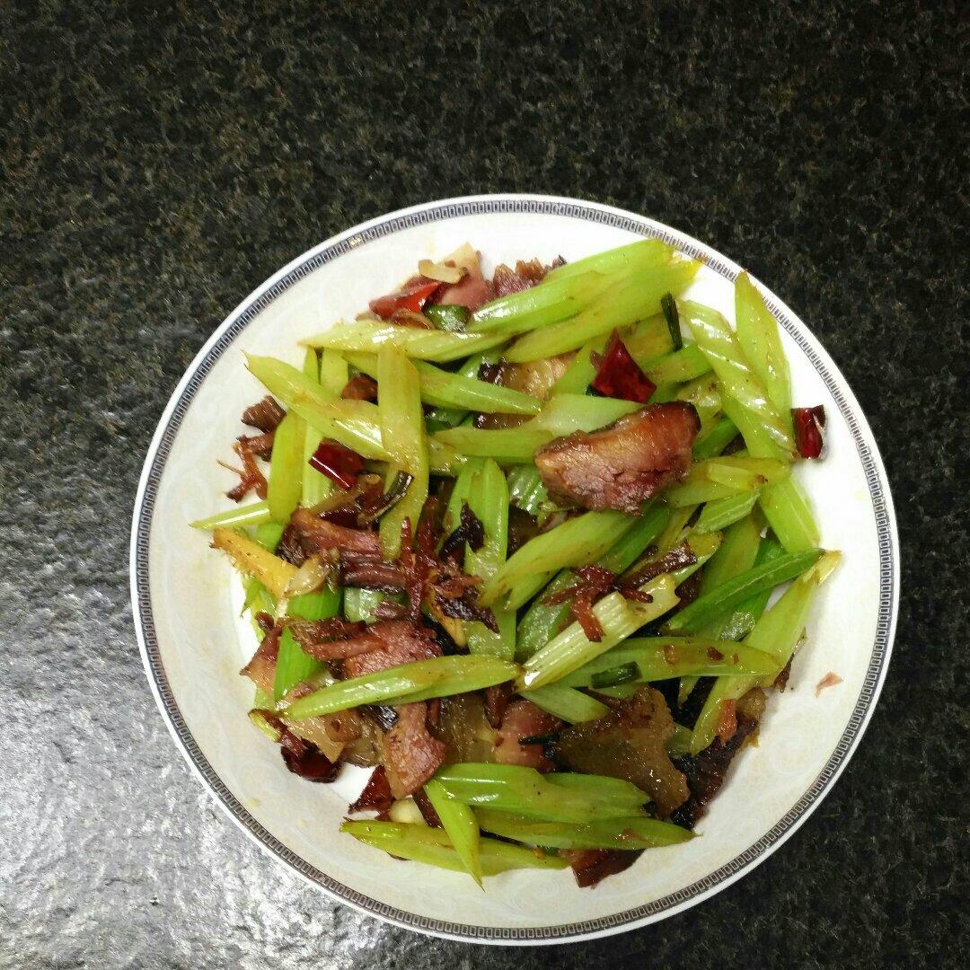 西芹炒腊肉