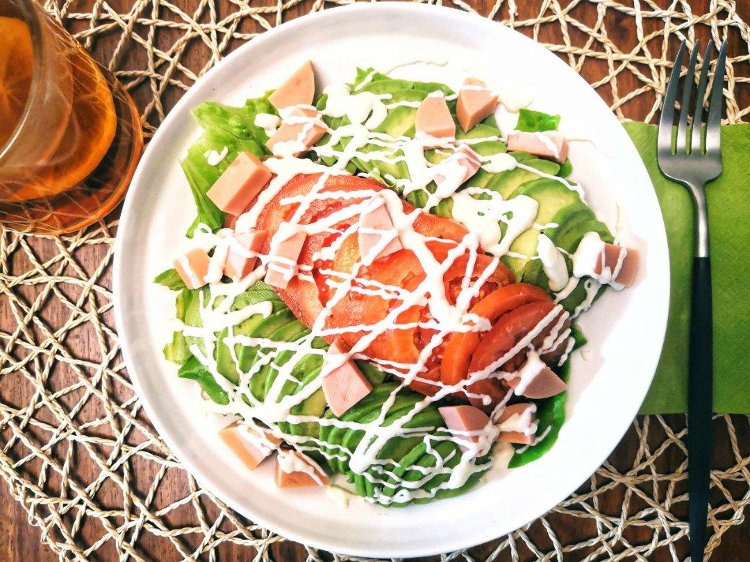 牛油果蔬菜沙拉