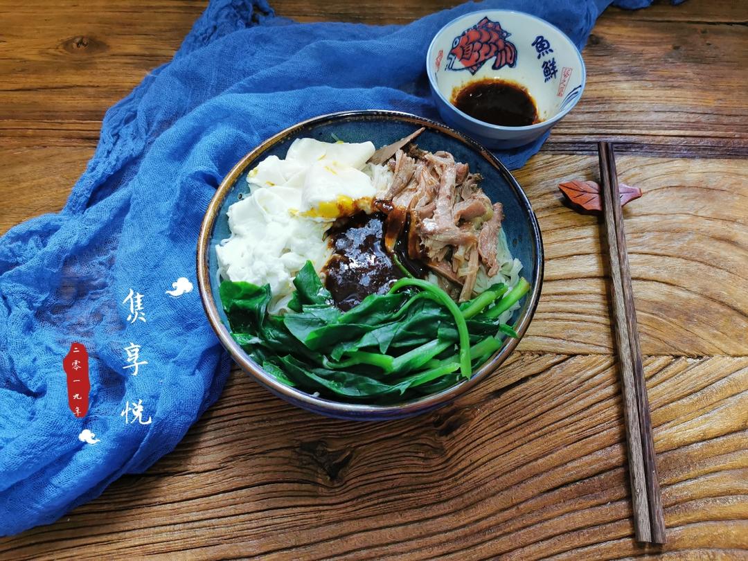 每一口都是幸福味道的快手早餐——荷包蛋鸡丝虾籽面