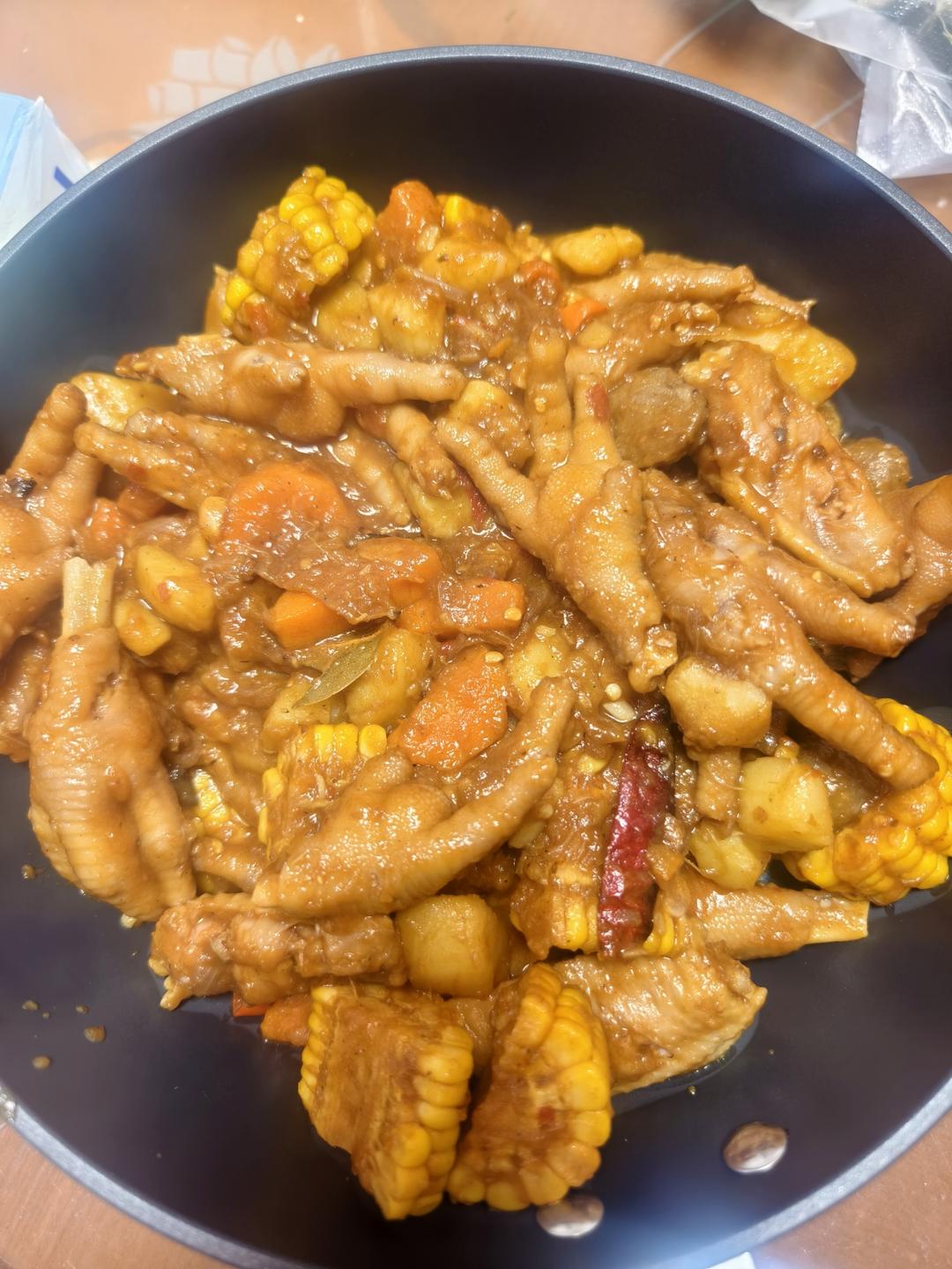 软糯入味的《鸡翅鸡爪煲》