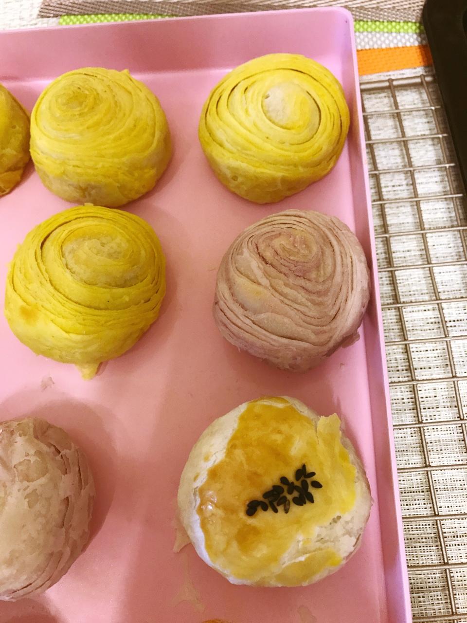 蛋黄酥~紫薯、抹茶、原味~花好月圆，中秋快乐~内附一次做六色蛋黄酥方法~