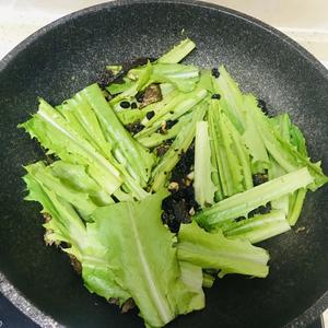 快手简单豆豉鲮鱼油麦菜的做法 步骤6