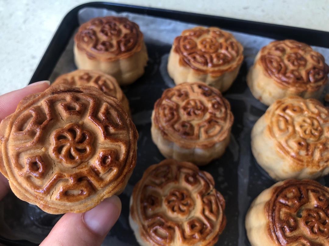 广式月饼—蛋黄莲蓉月饼