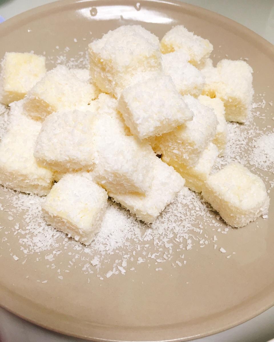 完胜85度C牛奶椰丝小方