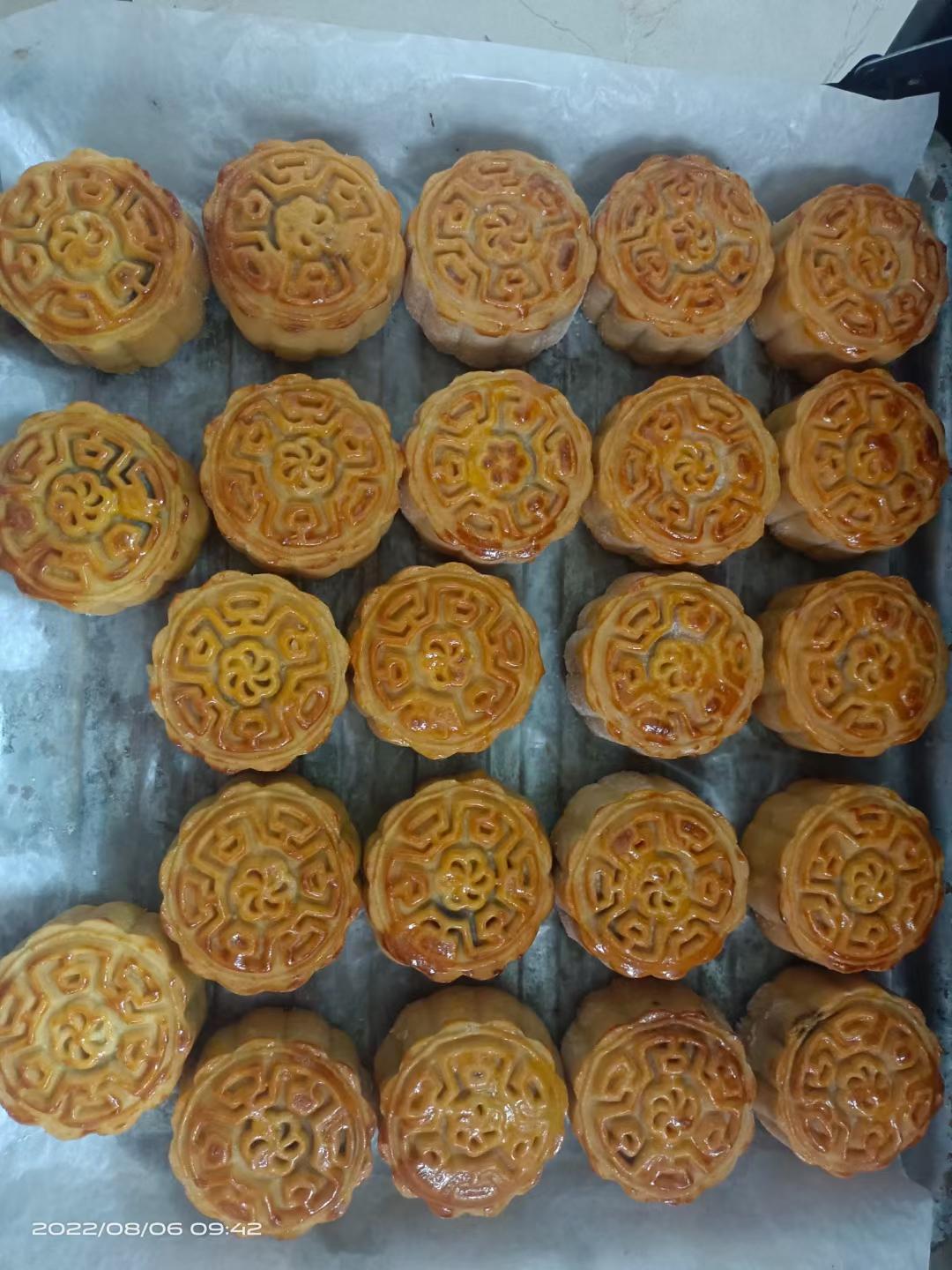 广式莲蓉（豆沙）蛋黄月饼（超详细步骤）