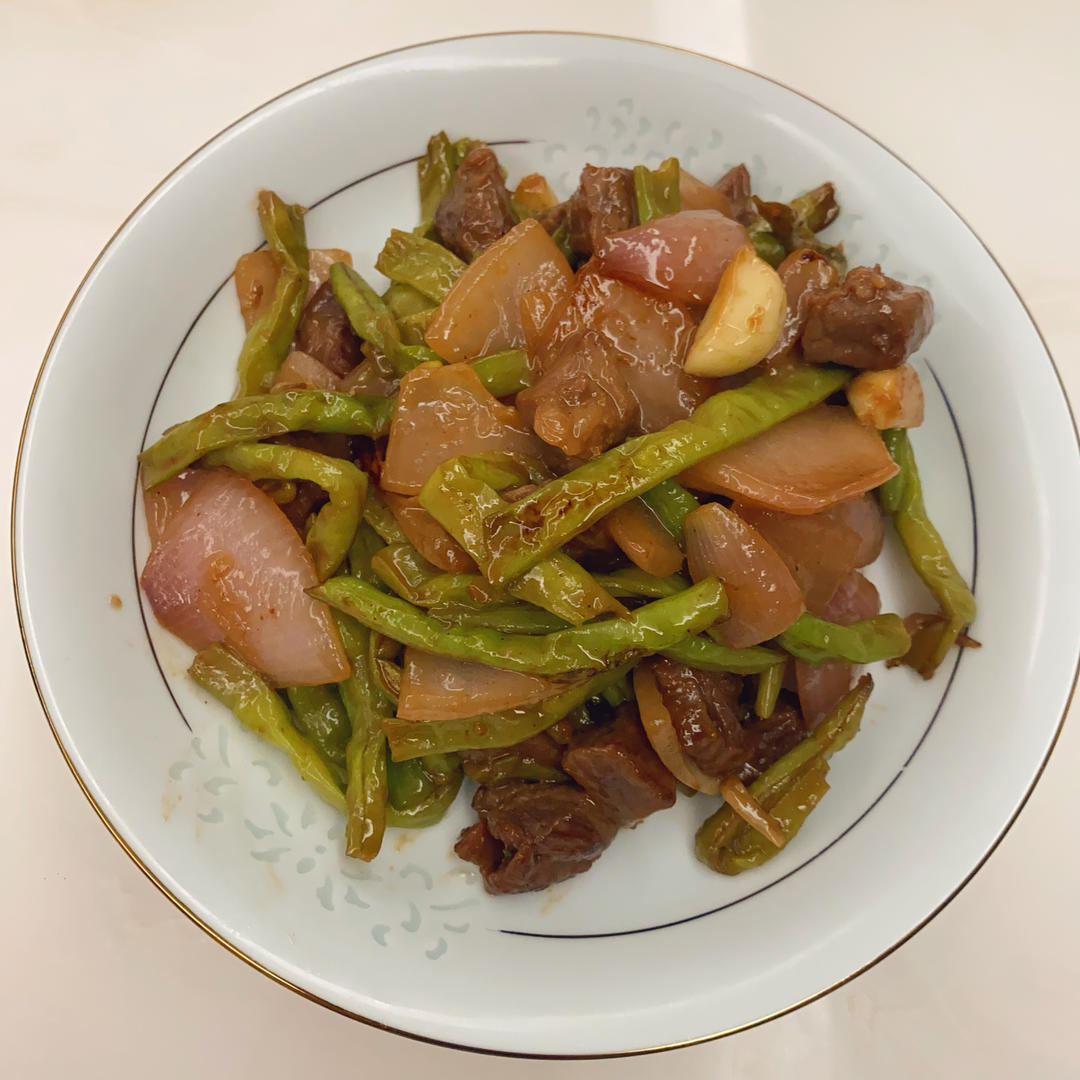 超级好吃的黑椒蒜粒洋葱炒牛肉粒
