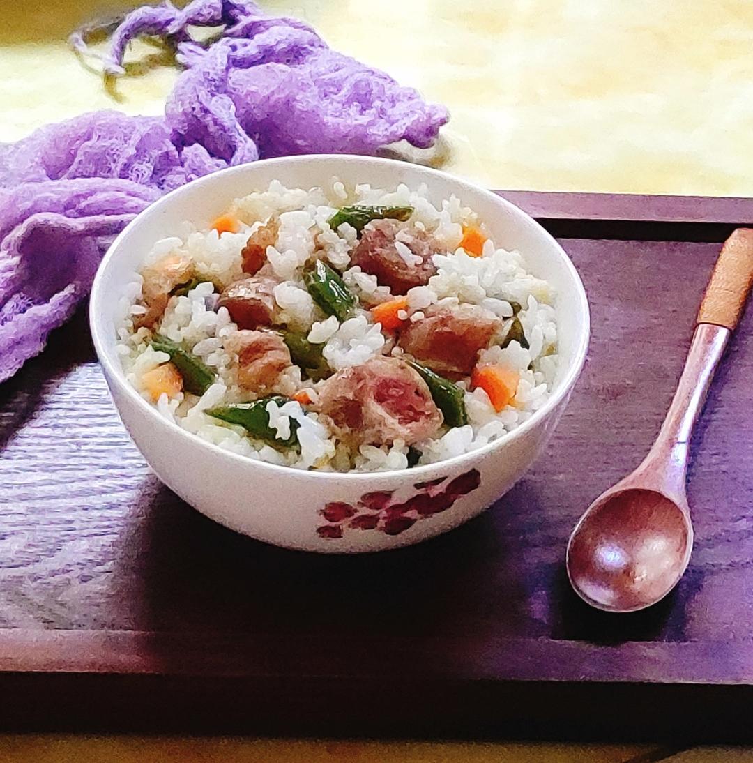 锅圈食汇|香菇香肠豆角焖饭