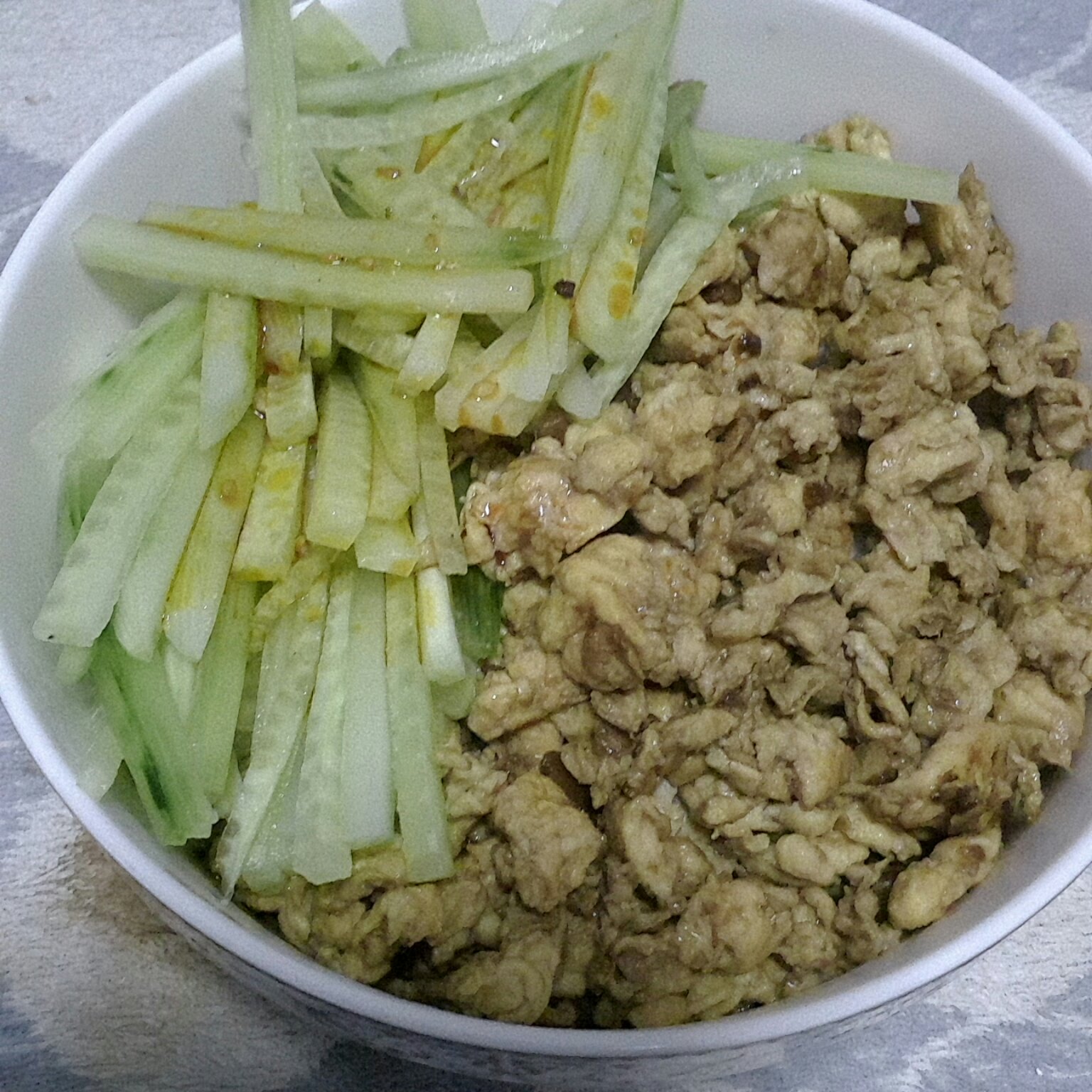 酱鸡蛋拌面