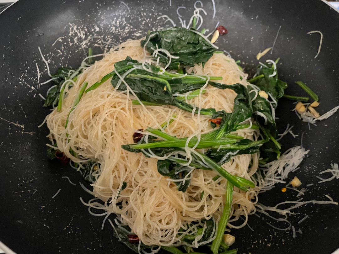 开胃爽口又营养的菠菜拌粉丝