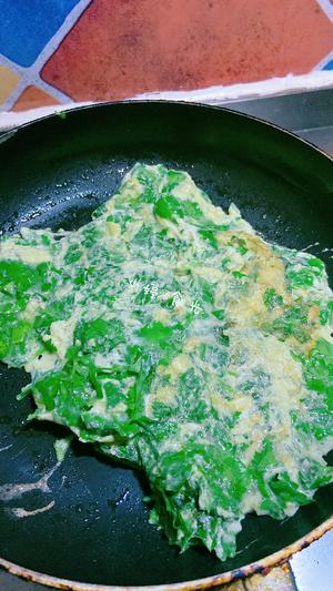 小婷食光🔆芹菜叶炒鸡蛋的做法 步骤3