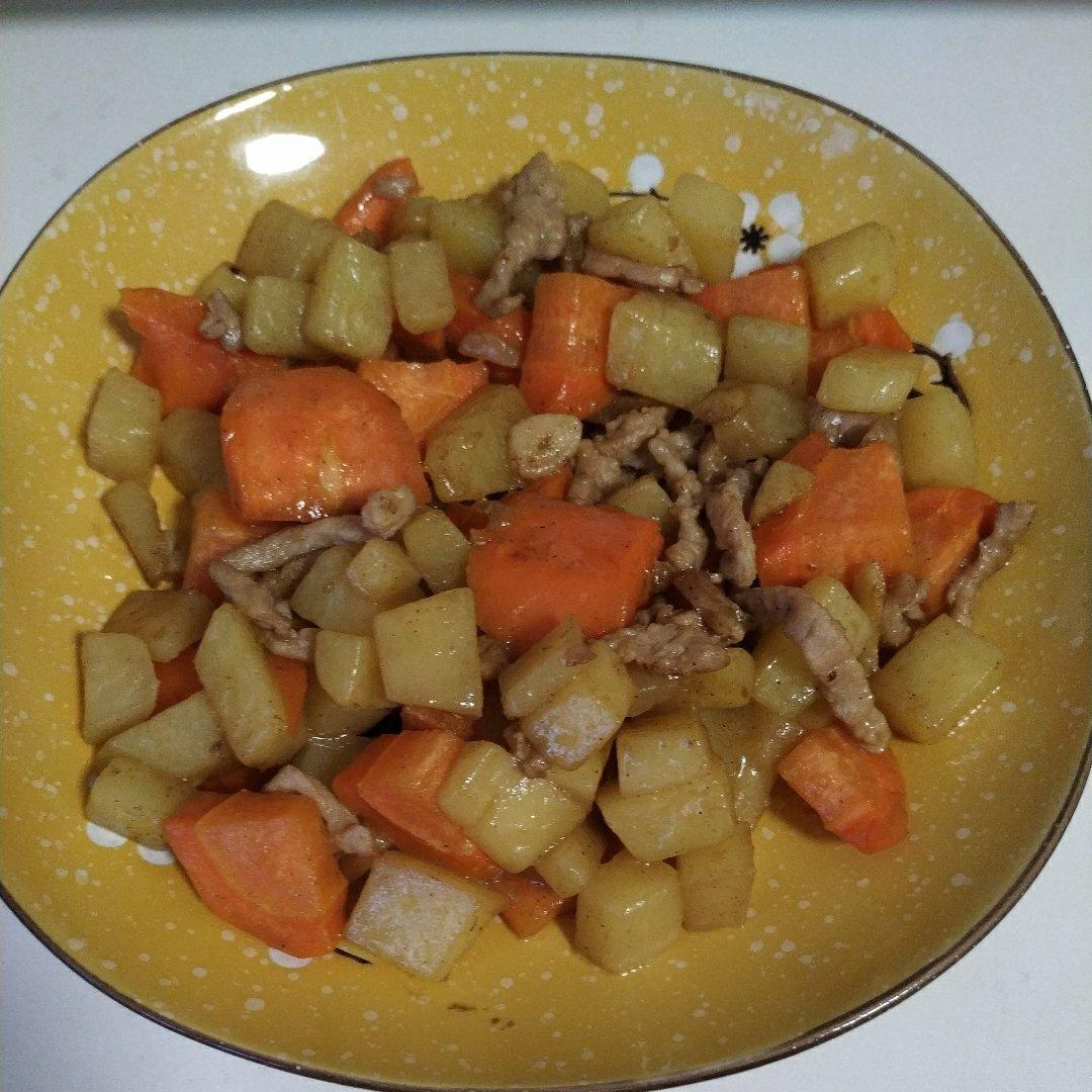 土豆胡萝卜炒肉丁