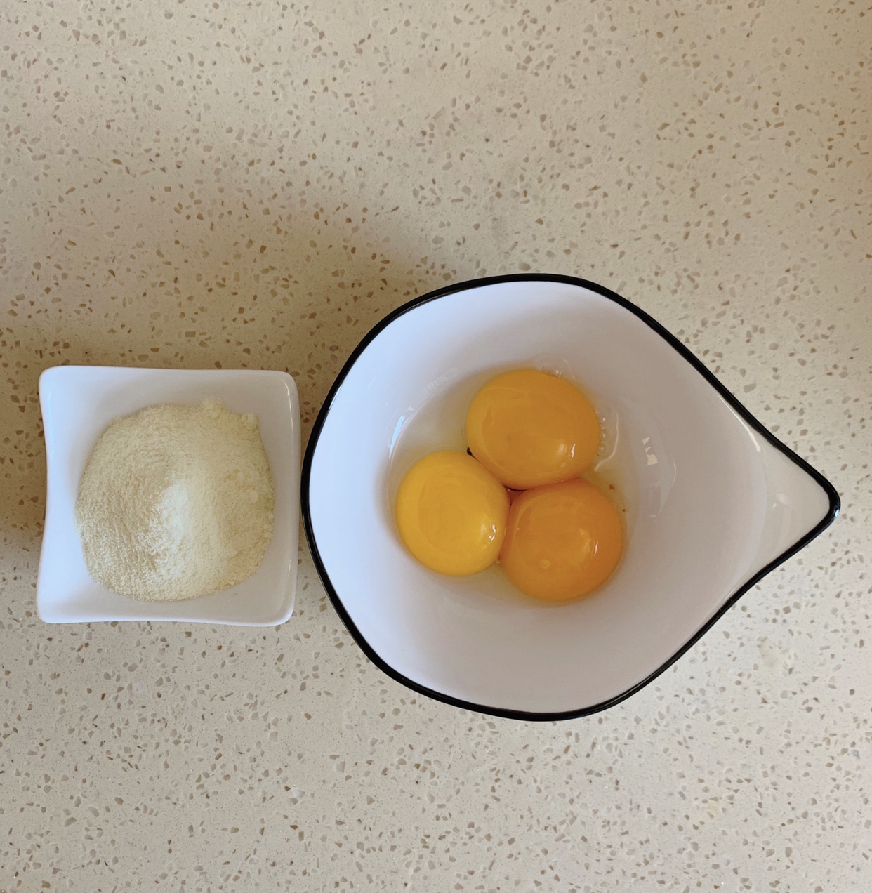宝宝辅食-零失败蛋黄溶豆的做法 步骤1