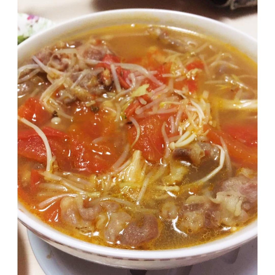 金针菇肥牛番茄锅