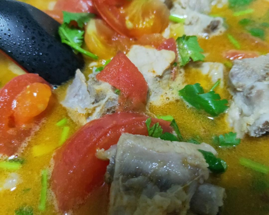 简单好喝的西红柿排骨汤的做法