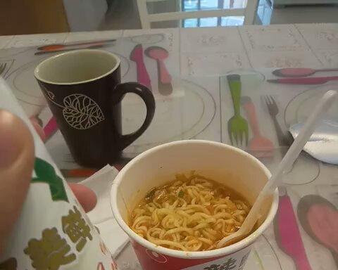 鲜奶油+辛拉面=软绵绵的美味