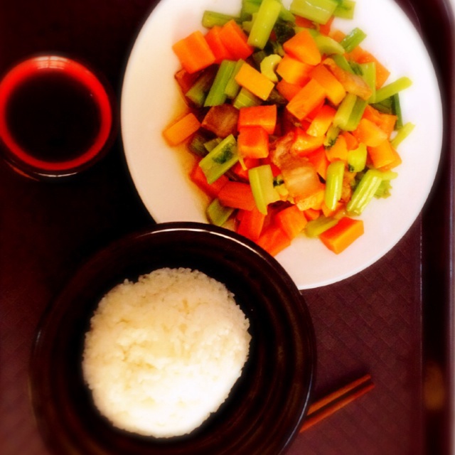 西芹胡萝卜炒五花肉