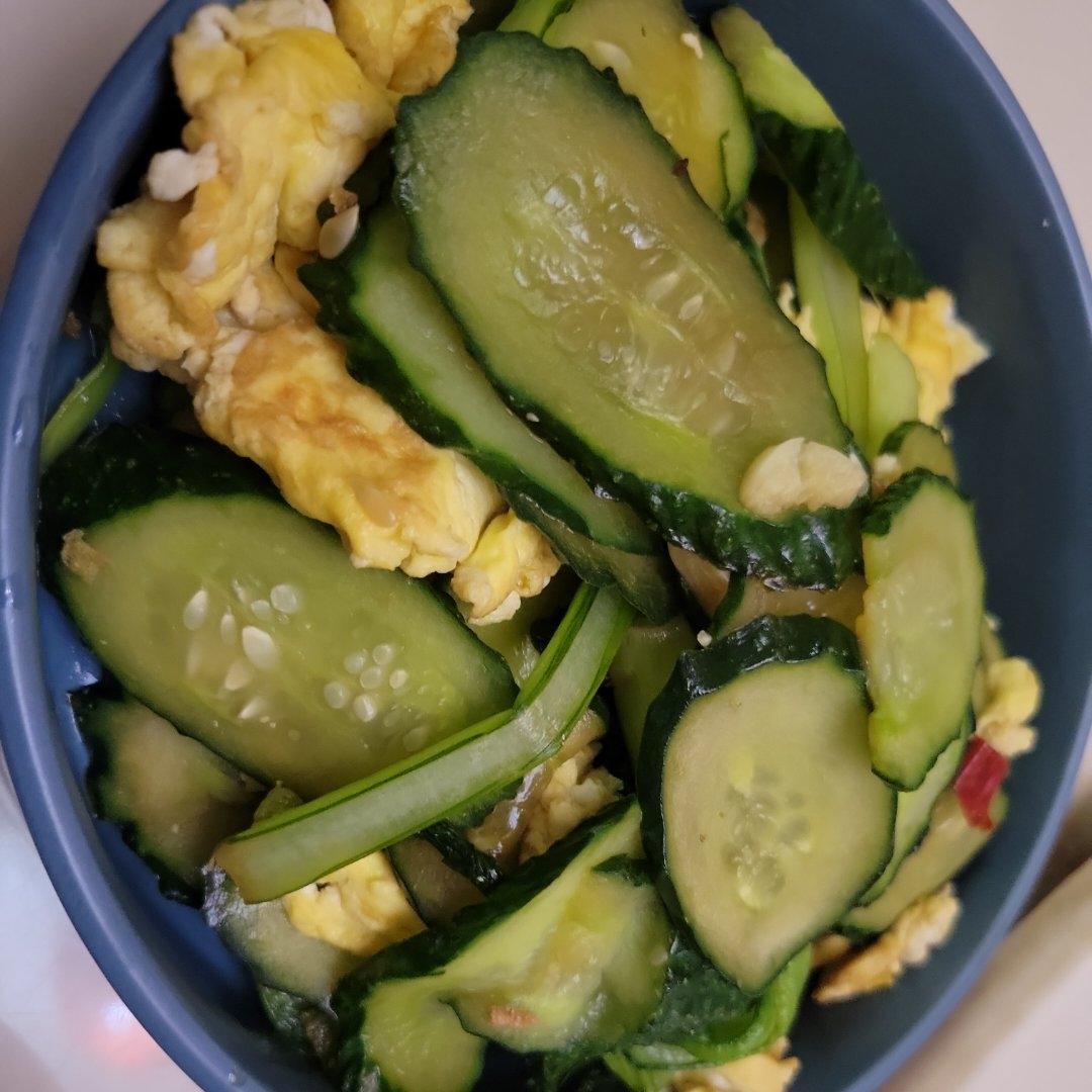 五分钟下饭菜黄瓜火腿炒鸡蛋